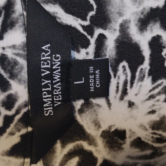 Black and white blouse by Simply Vera Wang Size Large - Picture 3 of 4